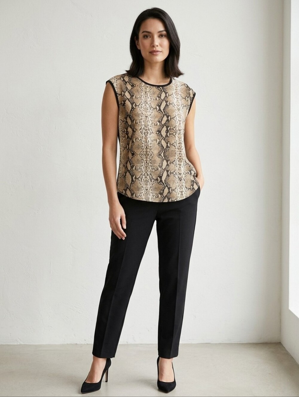 Laura Animal Print Top size Small petite